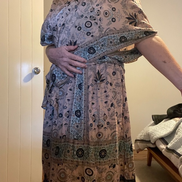 Tigerlily dress Size 12 PLUS matching shawl Size 12. - Picture 4 of 9